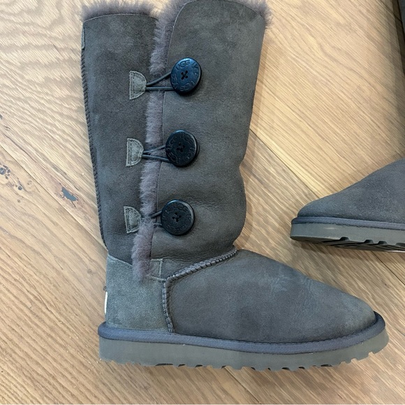 Grey UGGs  (worn once) - Picture 2 of 7